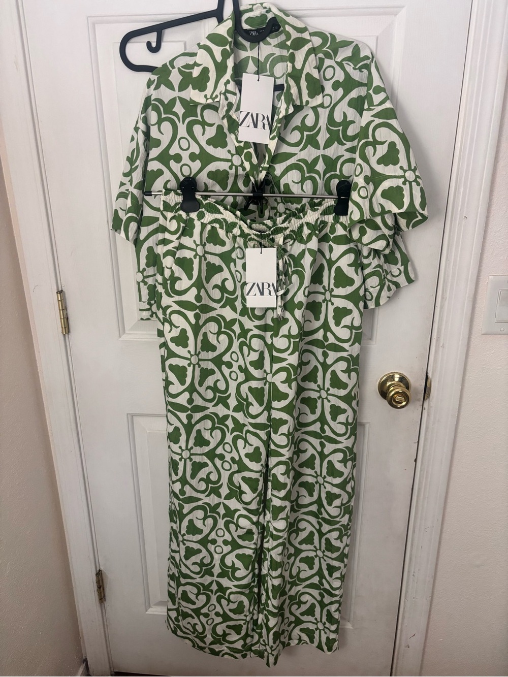 ZARA Green and White Printed Short-Sleeve Jumpsuit pants size L top size M
